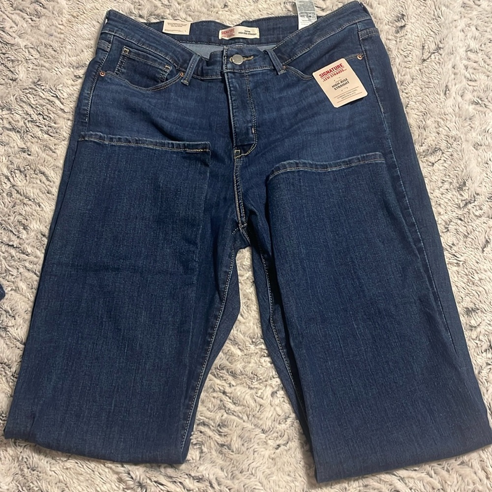Women’s Levi’s jeans